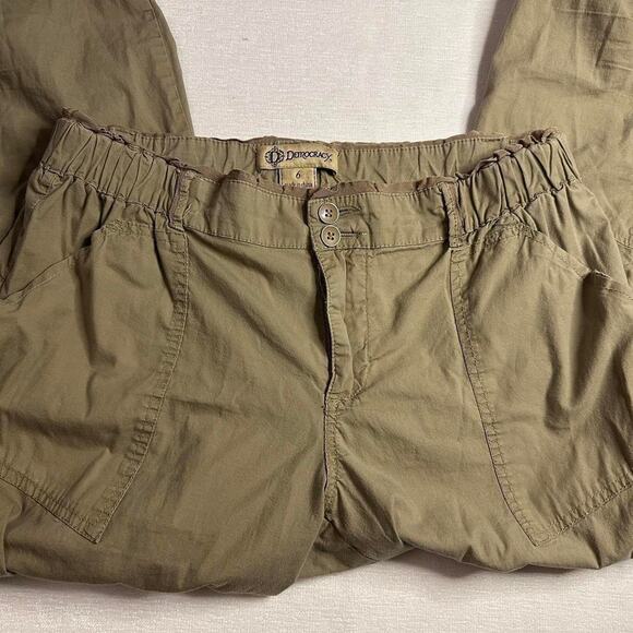 Democracy Y2K Cropped Cargo Pants - Picture 5 of 5